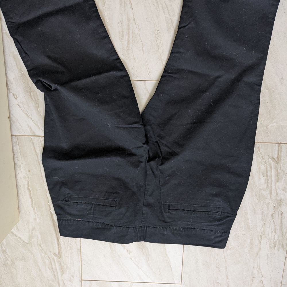 Black capris